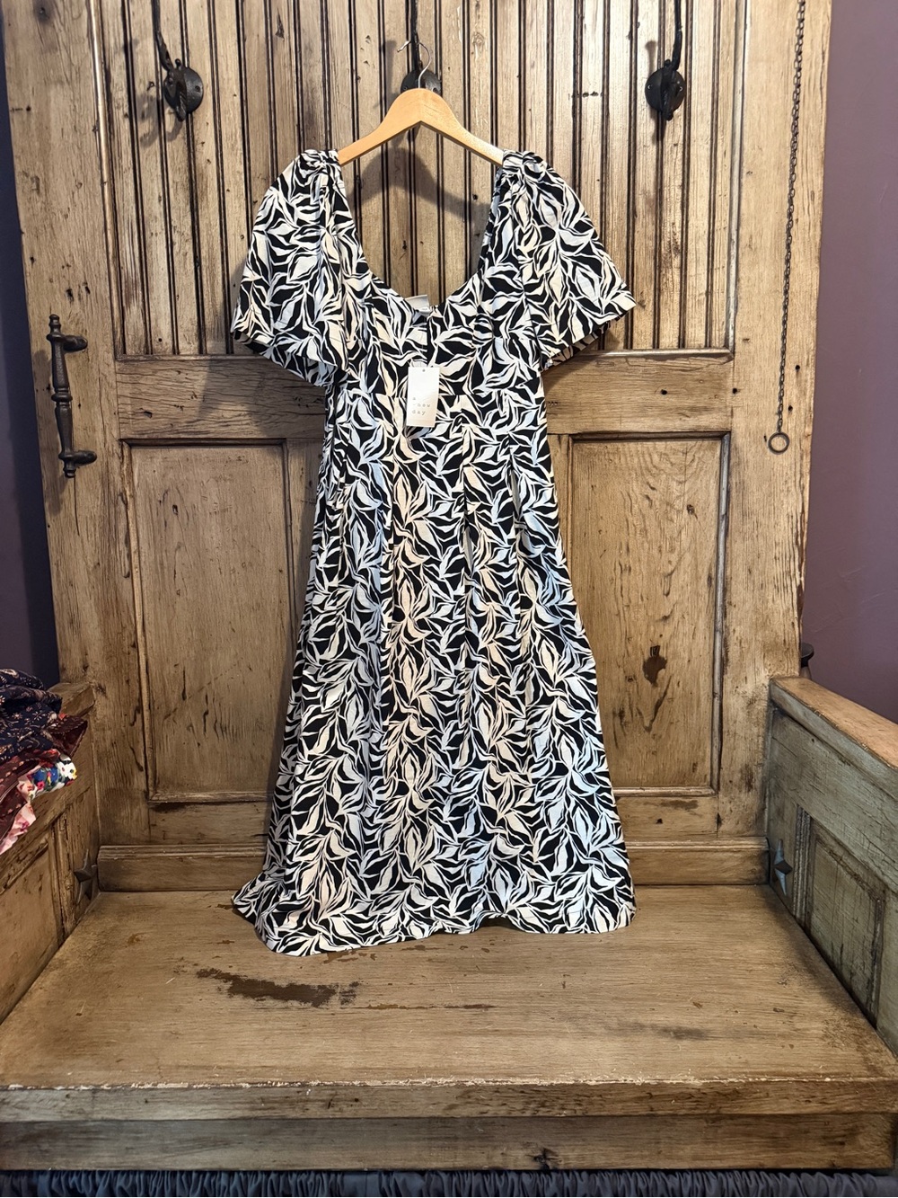 a new day Black and White Leaf-Print Midi Dress with Puff Sleeves